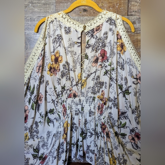 Coco & Jaimeson Floral Cold Shoulder W Ties And Crochet Trim - Picture 14 of 16
